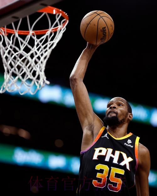 状态火热！杜兰特反击单臂暴扣得手